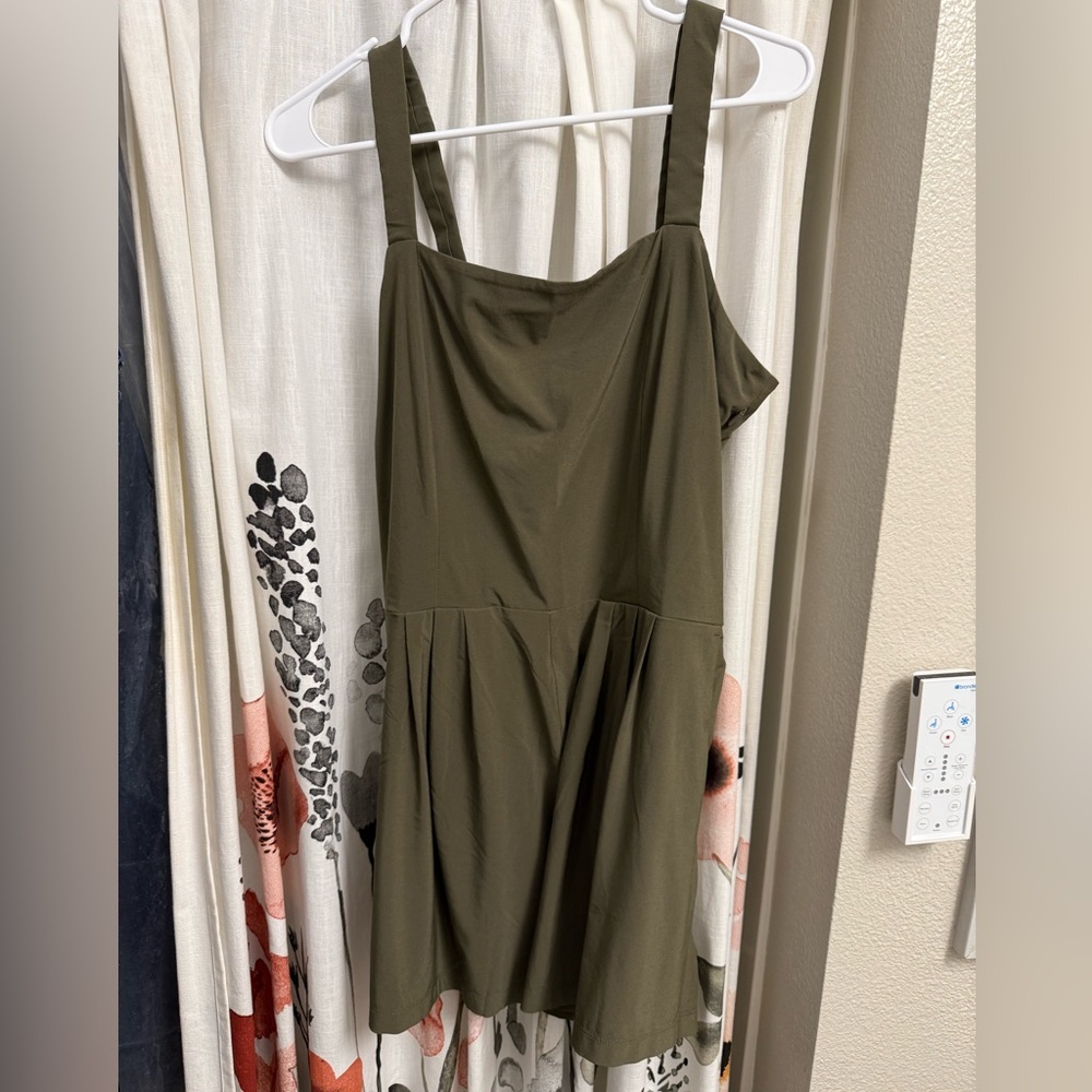 Vuori Villa Cami Romper Size large